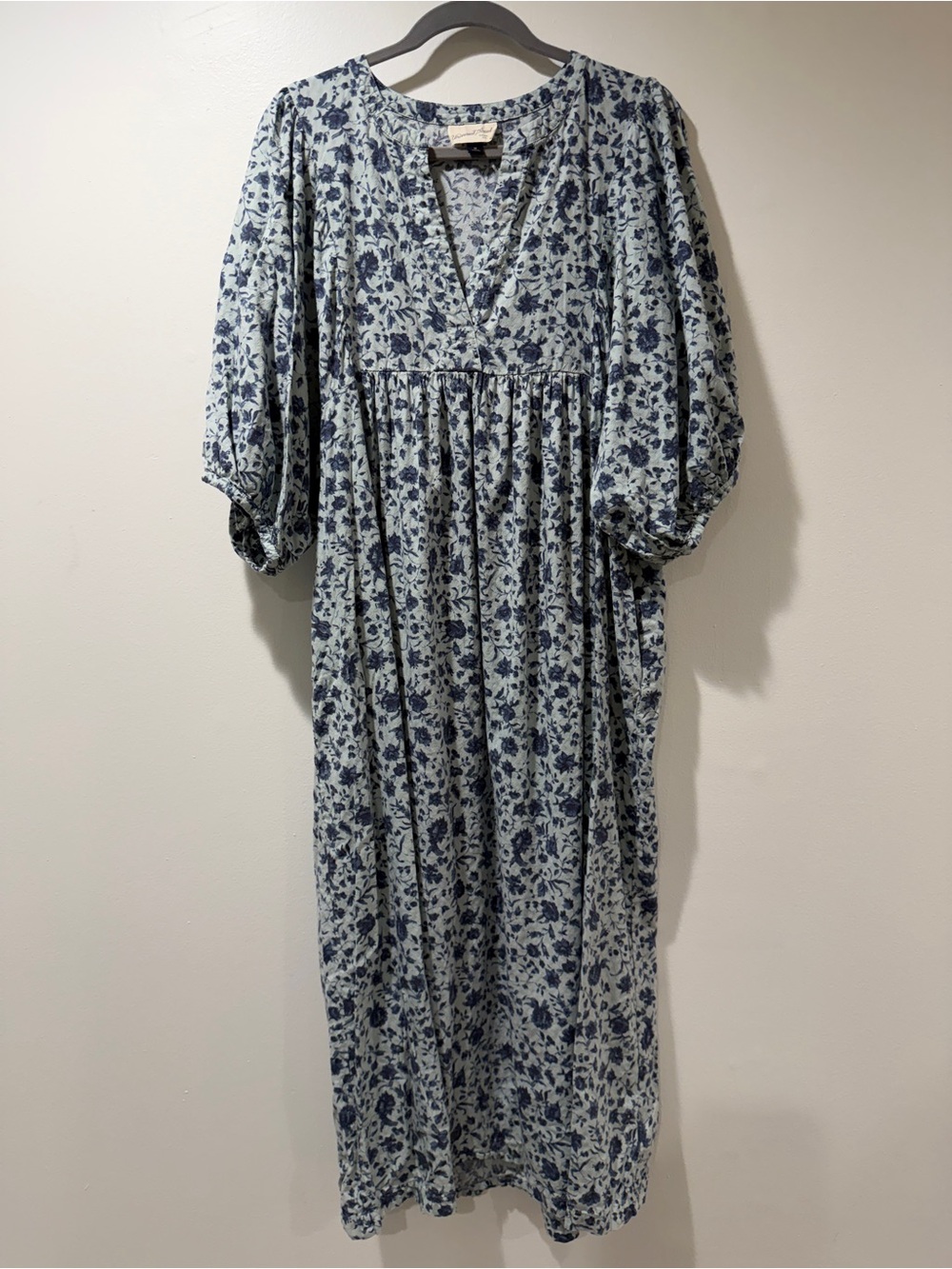 Universal Thread Light Blue Floral Midi Dress with V-Neck size M
